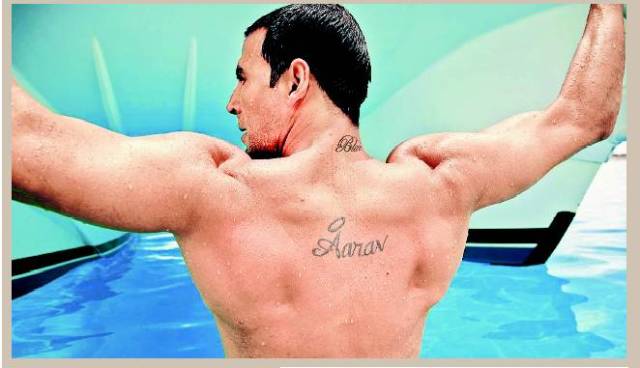 Akshay to flaunt his tattoos in Blue | Fenil and Bollywood